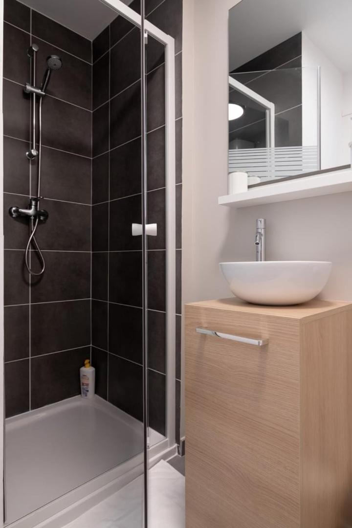 Hypercentre -Apartment In Pedestrian Zone ليل المظهر الخارجي الصورة